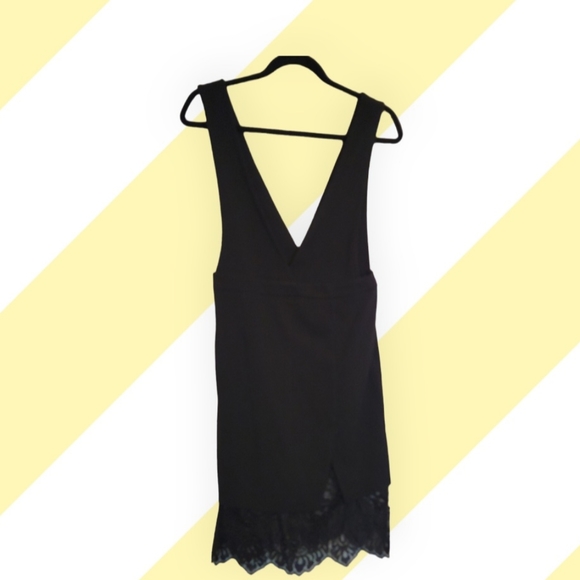 Petite small Black Jumper with botton lace never been worn. - Picture 3 of 3